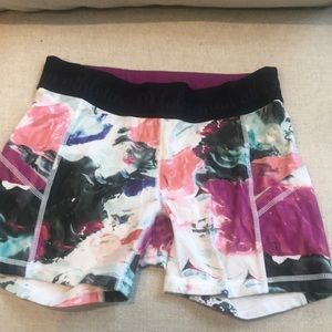 Lululemon biker shorts with pockets